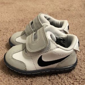 EUC 2c Baby Nike Sneakers
